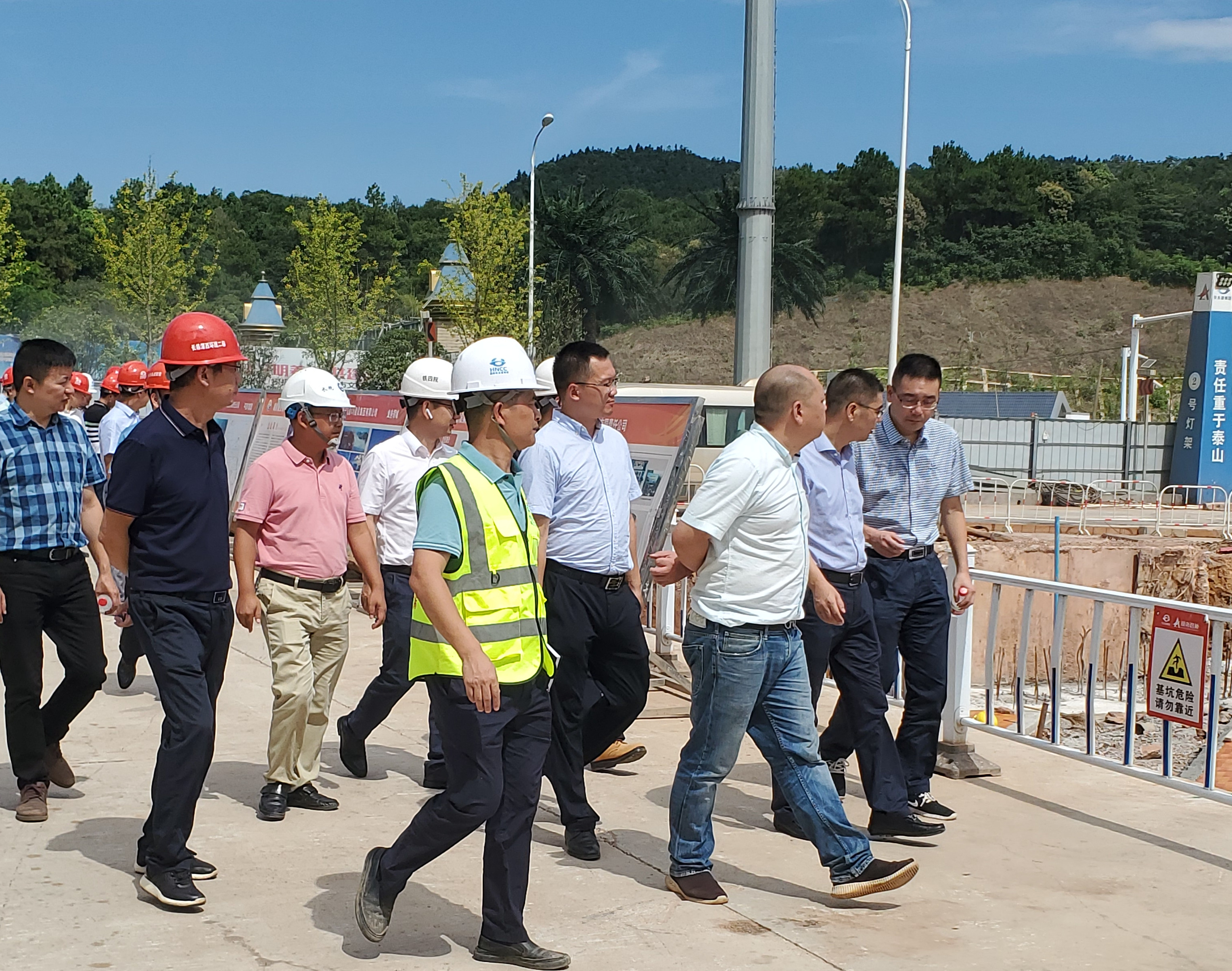20200817133759.jpg 軌道集團董事長鄒剛調(diào)研督導_副本.jpg