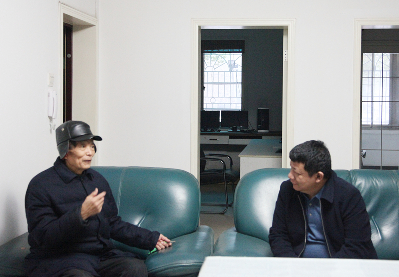 10、楊春會慰問老黨員吳同傲_8890_副本_副本.jpg