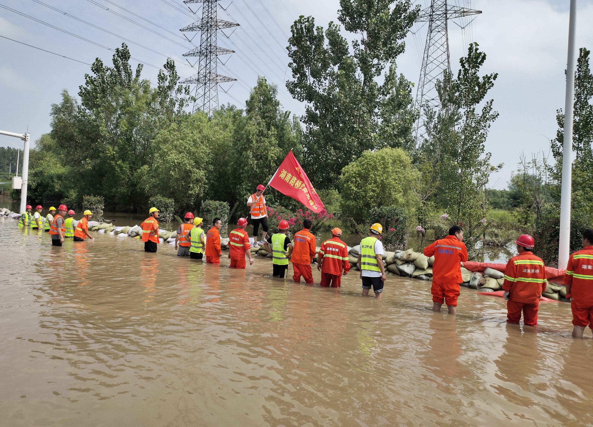 20210812114554.jpg 鄭州路面養(yǎng)護項目搶險_20210725202621_副本.jpg